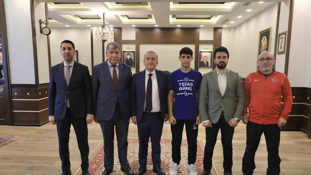 Vali Hatipoğlu, Başarılı Sporcuları Ağırladı