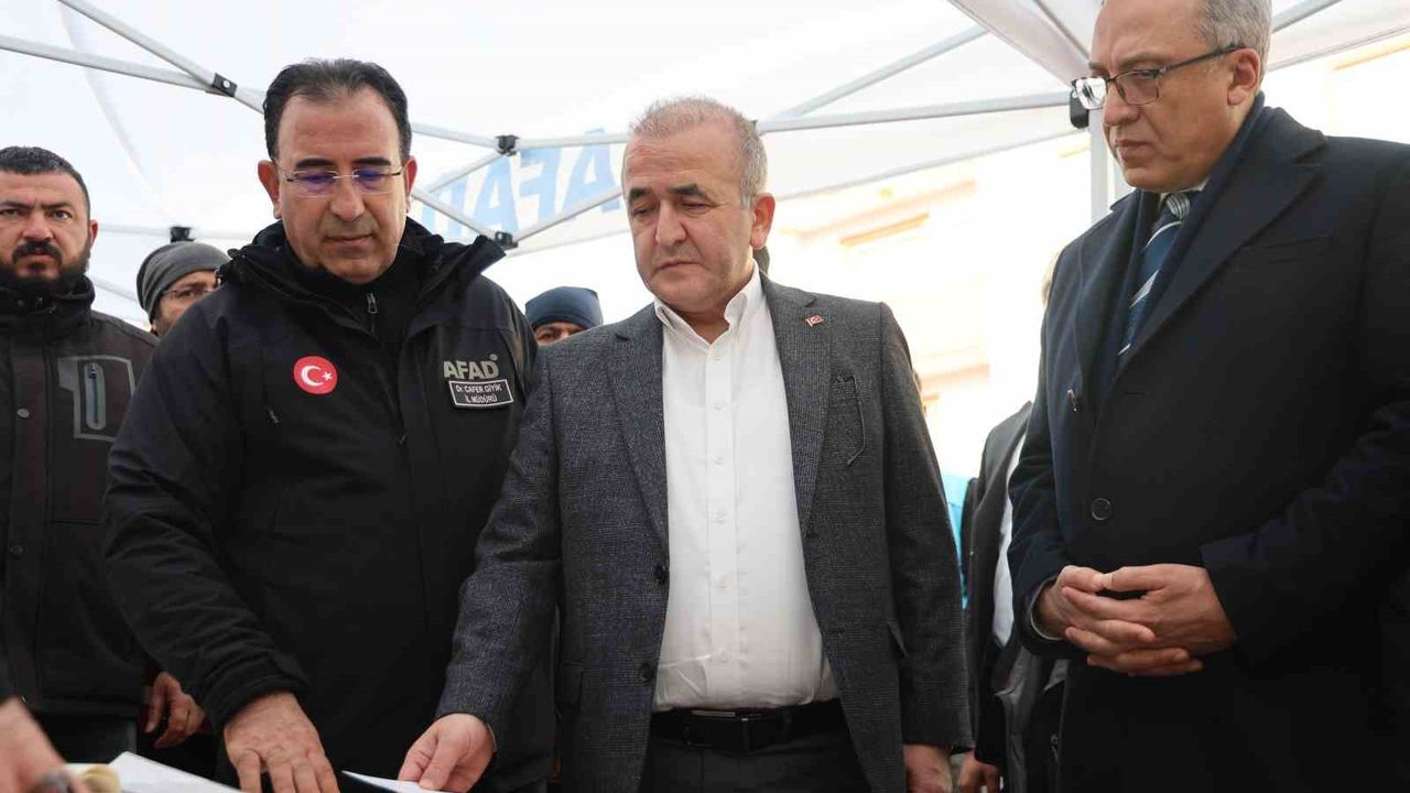 Vali Hatipoğlu: 'Arama Ve Tarama Faaliyetleri Geniş Bir Alan İçerisinde Devam Ediyor'