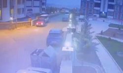 Geri Geri Giderken Park Halindeki Araca Çarpıp Böyle Kaçtı