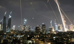 İsrail ve İran Arasında Füze Gerilimi: Tel Aviv Hedef Alındı