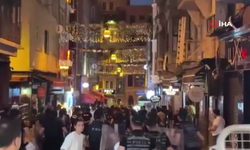 Leman Dergisine Tepki Gösteren Vatandaşlar, Dergi Binası Önünde Toplandı