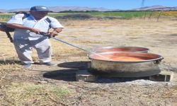Salçayı Ot Biçme Makinesi İle Karıştırdı