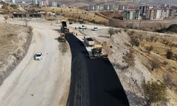 Elazığ Belediyesi’nin Yürüttüğü Yol Yenileme Çalışmaları Devam Ediyor