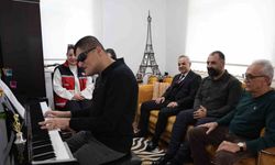 Konservatuvarı dereceyle bitiren görme engelli Mehmet dört enstrümanda ustalaştı