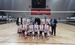 Elazığ Belediyespor Kadın Voleybol Takımı Hakkâri Deplasmanından Lider Döndü