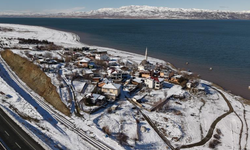 Mavinin Ve Beyazın Buluştuğu Köy, Eşsiz Manzaralar Oluşturdu