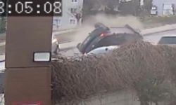 Elazığ'da Otomobilin Ters Döndüğü Kazanın Görüntüleri Ortaya Çıktı