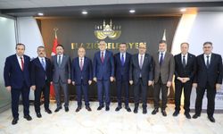 Elazığ Belediyesi’ni Ziyaret Eden Bakan Işıkhan, Başkan Şerifoğulları ile Bir Araya Geldi