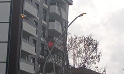 Elazığ’da Gündüz Yanan Sokak Lambaları Tepki Çekiyor