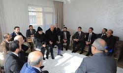 AK Parti Heyeti, Depremde Yakınlarını Kaybeden Aileyi Yalnız Bırakmadı