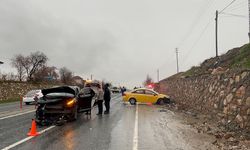 AK Parti Elazığ İl Başkanlığı’nın Keban Bayramlaşma Konvoyunda Kaza