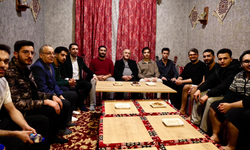 Numan Hatipoğlu Gençlerle Aynı Sofrada: Yurtta Anlamlı İftar Buluşması