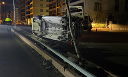 Elazığ'da Otomobil Yan Yattı: 1 Yaralı