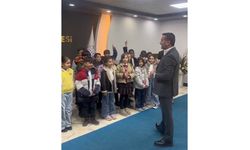 Minik Misafirlerden Başkan Şerifoğulları’na Cips Yorumu