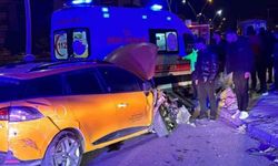Elazığ'da Hafif Ticari Araçla Taksi Çarpıştı: 4 Yaralı