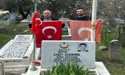 Elazığ'da Şehitlikteki Bayraklar Değiştirildi