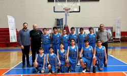 Elazığ Cumhuriyet Ortaokulu Basketbol Takımı Namağlup Bölge Şampiyonu