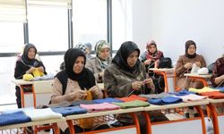 Engelsiz Yaşam Merkezi’nde Örgü Kursu Düzenleniyor