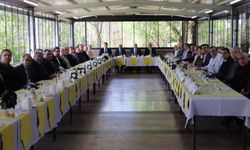 Hazar Gölü Kıyısında Senato Toplantısı