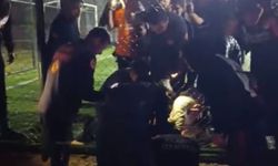 Halısahada Maç Yaparken Tel Koluna Girdi: İtfaiye Ekipleri Kurtardı