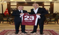 Elazığspor Yönetimi, Vali Hatipoğlu’nu Makamında Ziyaret Etti