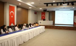 Fethi Sekin Şehir Hastanesi’nde Sağlık Personeline Bulaşıcı Hastalık Eğitimi
