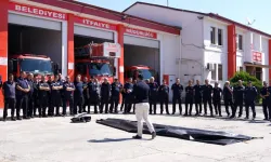 Elazığ Belediyesi İtfaiyesinden Elektrikli Araç Yangınlarına Müdahale Eğitimi