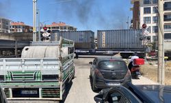 Hemzemin Geçitte Araçların Tehlikeli Geçişleri Kameraya Yansıdı