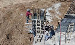 Elazığ'da Sıcak Altında Ekmek Mesaisi