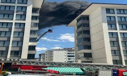 Elazığ'da Binanın Çatısında Yangın Çıktı