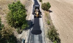 Kalkantepe-Kavakpınarı Grup Yolunda Asfalt Çalışmaları Sürüyor