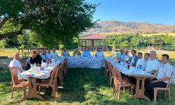 Alacakaya'da Muhtarlarla Hizmet Değerlendirme Toplantısı