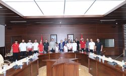 Şampiyon Sporcular Vali Hatipoğlu’nu Ziyaret Etti