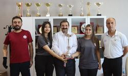 Süper Grup’ta Şampiyon Olan Elazığ Belediyespor Masa Tenisi Kadın Takımı Sporcularından Ziyaret