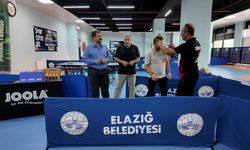 Elazığ'da Ödüllü Masa Tenisi Turnuvası Sona Erdi