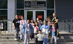 Malatya’da Elazığlı Yüzücülerden Başarılı Performans