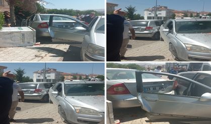 Park Halindeki Araca Çarpıp Kaçtı
