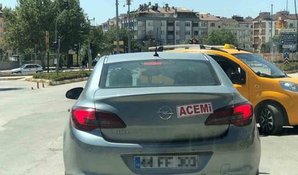 Aracının Arkasına ‘Acemi’ Yazıp Trafiğe Çıktı