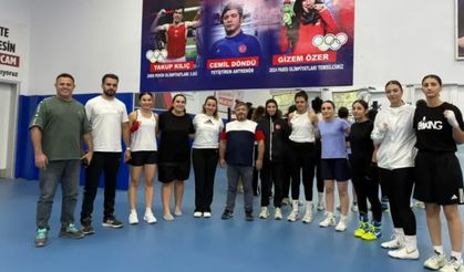 Milli Boksörler Barut ve Topuz Elazığ’da Ringde