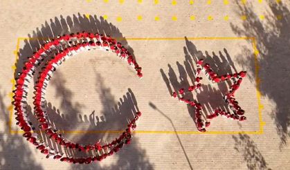 Öğrencilerin Ay-Yıldız Koreografisi Büyük Beğeni Topladı