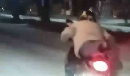 Motosiklet Sürücüsünün Trafikte Tehlikeli Anları Kamerada