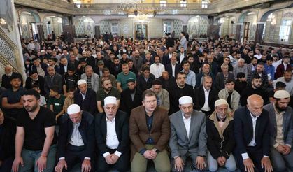 Bayram namazında camiler doldu