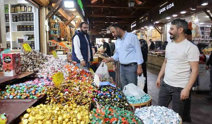 Tarihi Kapalı Çarşı'da Kurban Bayramı yoğunluğu yaşanıyor