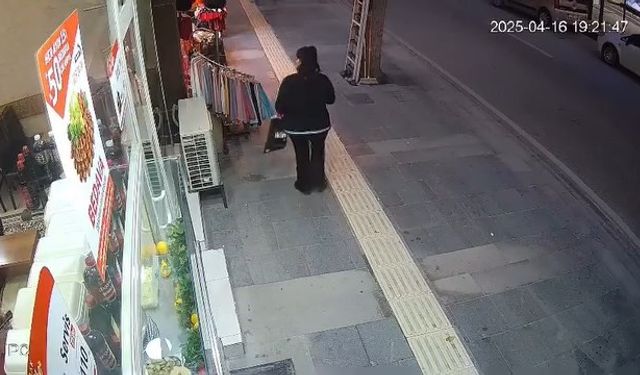 Önce Gider Gibi Yaptı Ardından Dönüp Çaldı
