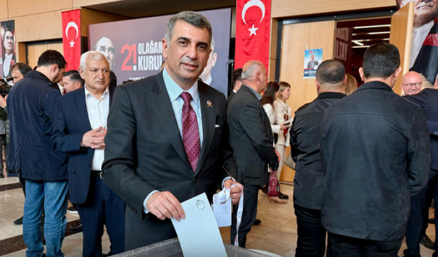 CHP Elazığ Milletvekili Gürsel Erol, 21. Olağanüstü Kurultay’da Oyunu Kullandı