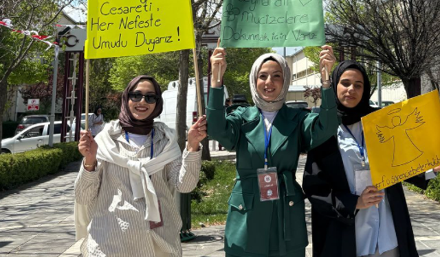 Fırat Üniversitesi'nden Ebelik Haftası’na Anlamlı Yürüyüş