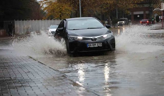 Elazığ’da sağanak etkili oluyor