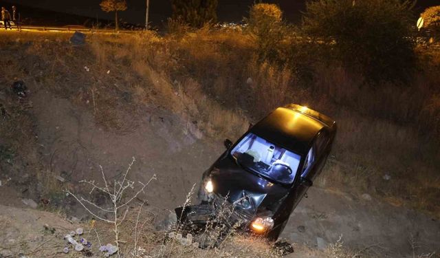 Elazığ’da Otomobil Şarampole Uçtu: 5 Yaralı