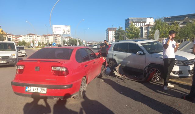 İmam-ı Azam Kavşağı’nda Trafik Kazası: Bir Kişi Yaralandı