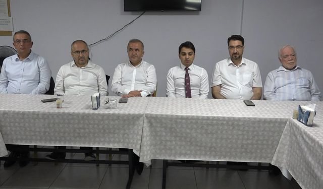 Elazığ İlahiyat ve Harput İlim Vakfı’ndan İl Müftüsü Üstündağ’a Veda Töreni